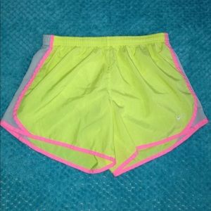 NIKE: yellow junior xl ahorts